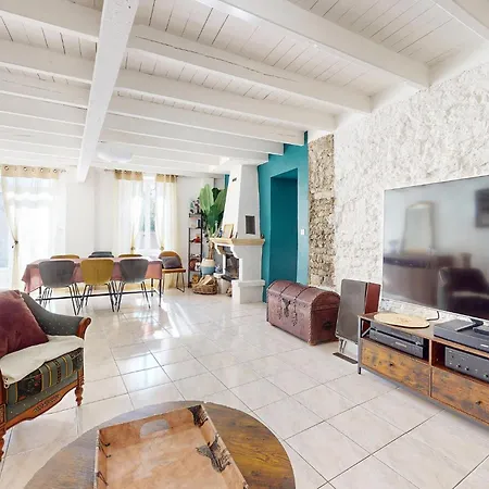 Ferienhaus Lovely Home In Tonnay-Boutonne