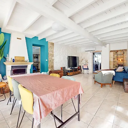 Lovely Home In Tonnay-Boutonne Ferienhaus