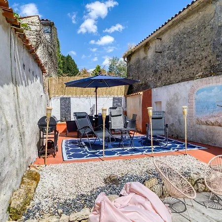 Lovely Home In Tonnay-Boutonne