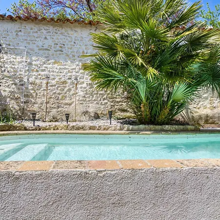 Ferienhaus Lovely Home In Tonnay-Boutonne