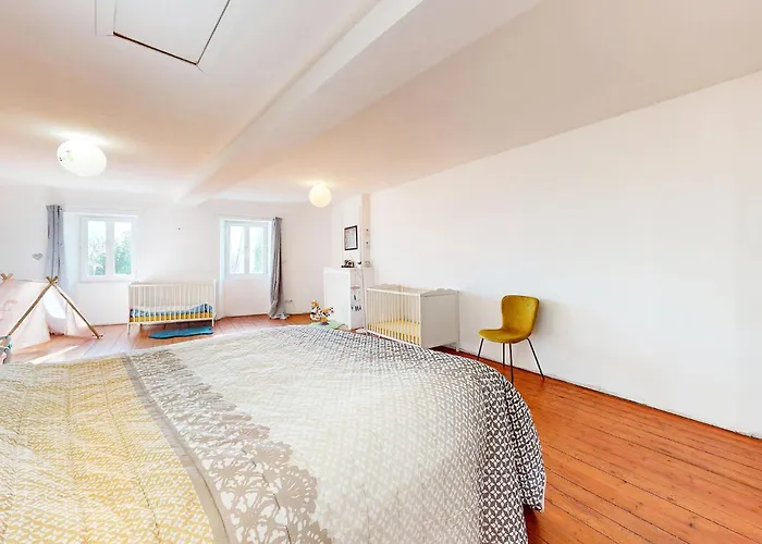 Awesome In Tonnay-Boutonne