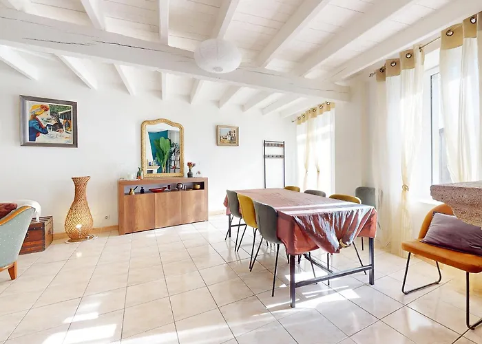 Awesome In Tonnay-Boutonne